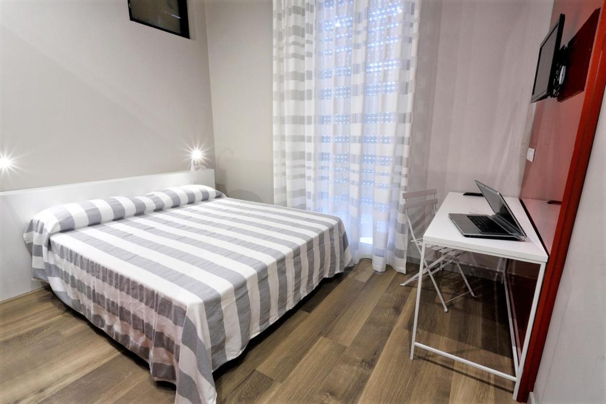 Hotel Aurea Римини Екстериор снимка