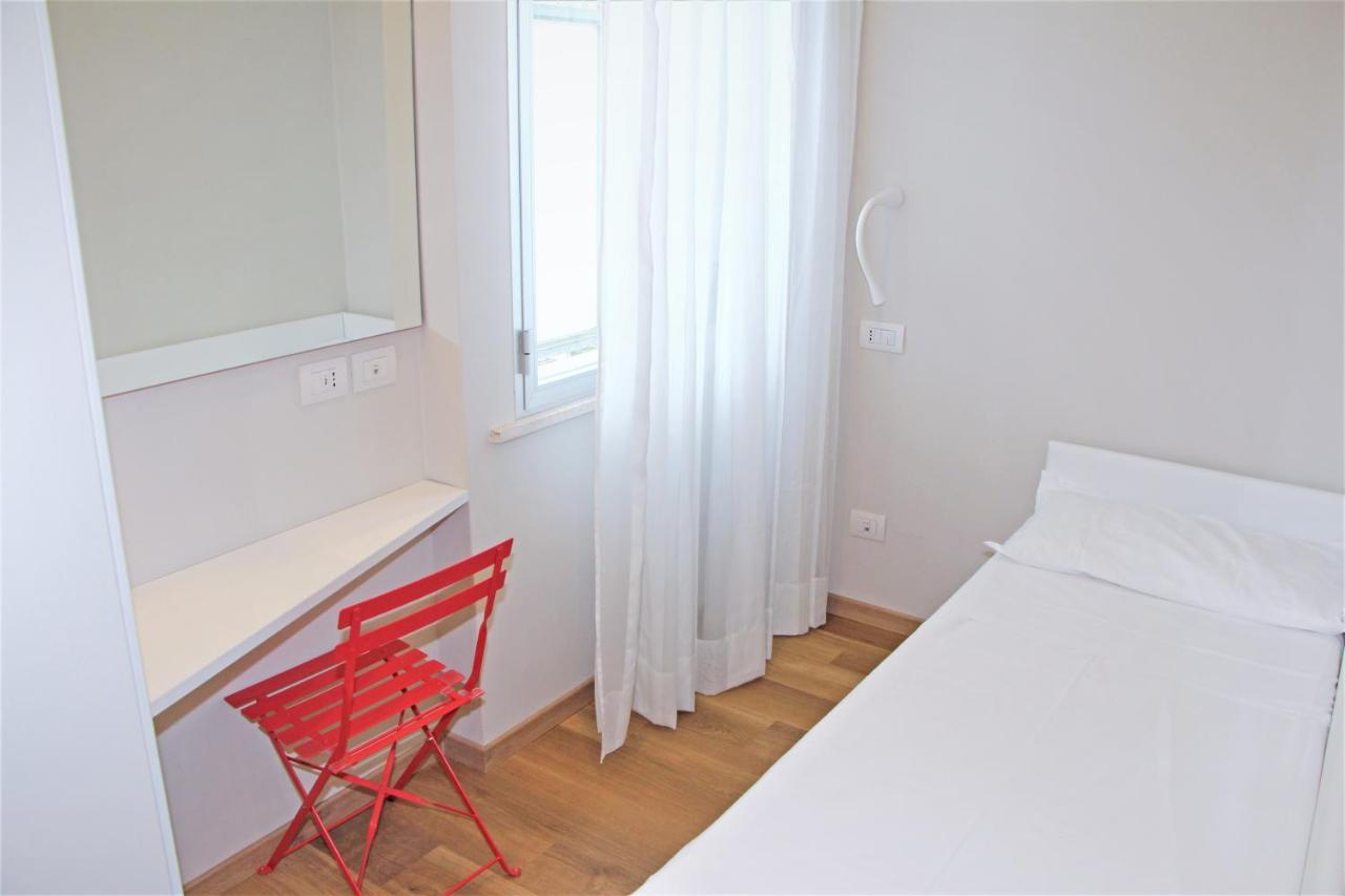Hotel Aurea Римини Екстериор снимка