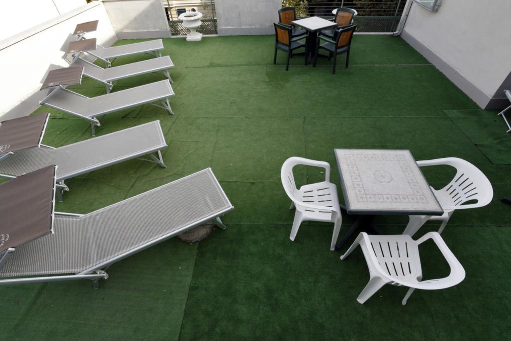 Hotel Aurea Римини Екстериор снимка