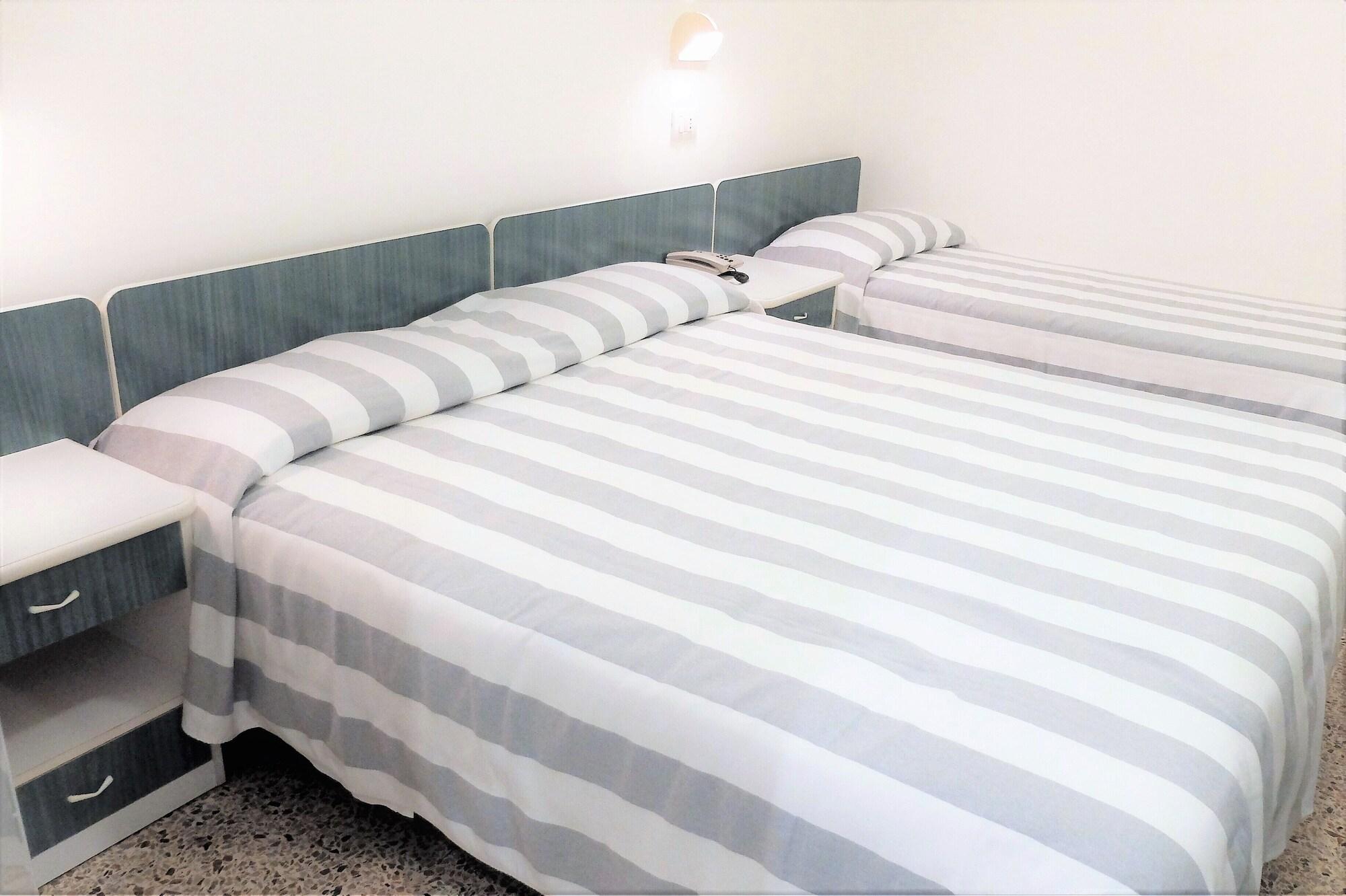 Hotel Aurea Римини Екстериор снимка