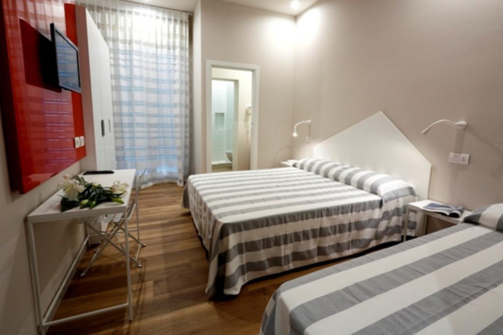 Hotel Aurea Римини Екстериор снимка