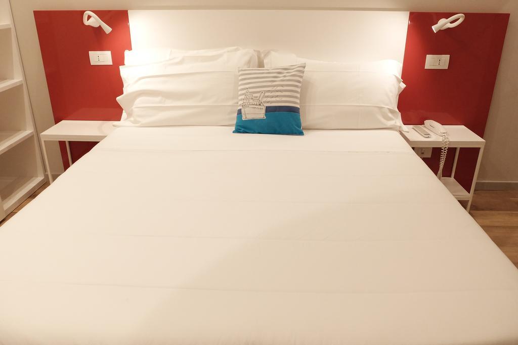 Hotel Aurea Римини Екстериор снимка