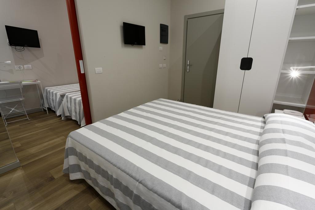 Hotel Aurea Римини Екстериор снимка